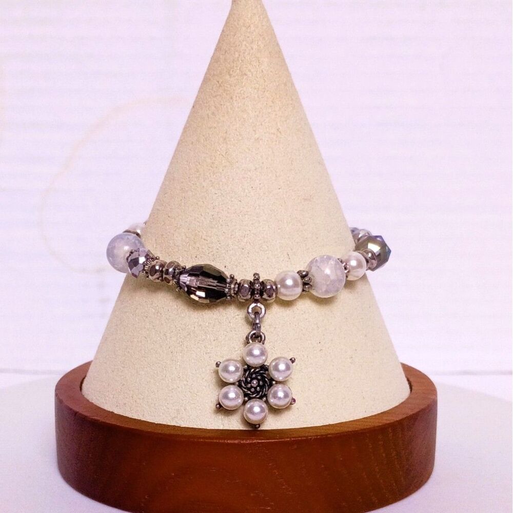 Sparkling Snowflake Flower Charm with Aurora Faceted Beads Stretchy Bracelet